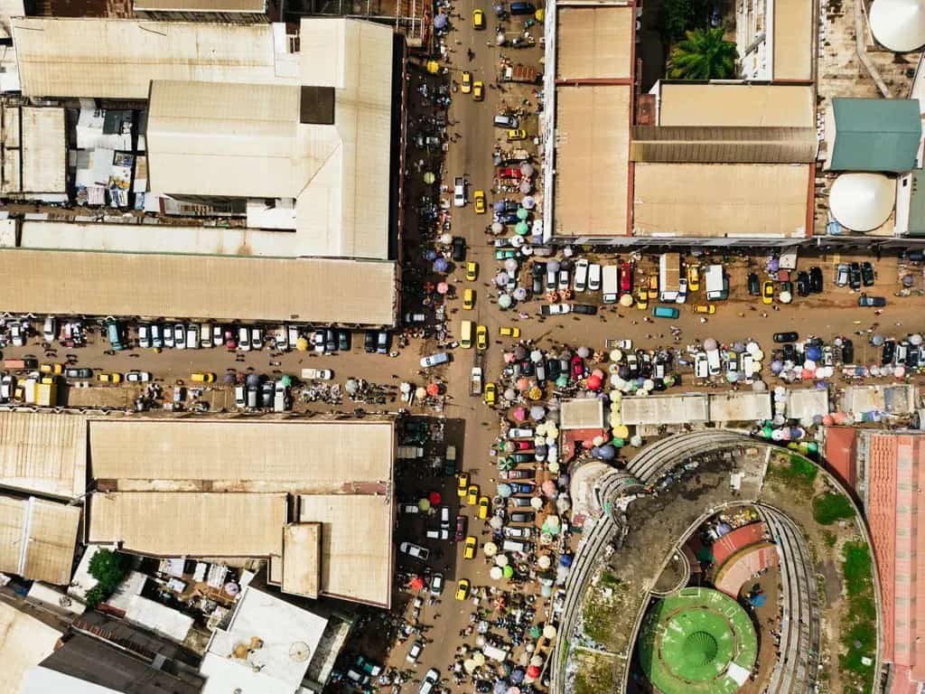 Crowded street scene in an urban neighborhood
